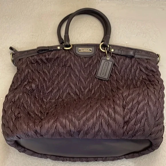 バッグ Coach Madison Chevron Lindsey Satchel COACH 18634 MADISON QUILTED CHEVRON NYLON LINDSEY SATCHEL